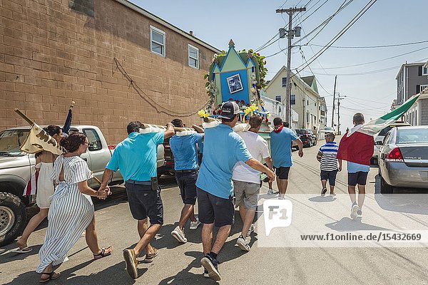 USA New England Massachusetts Cape Ann Gloucester Saint Peters Fiesta Traditional Italian Fishing Community Festival procession of the saints NR.