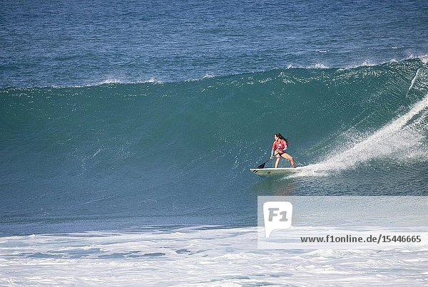Las Palmas Gran Canaria Canary Islands Spain. 16th December 2018. Huge waves and 30 degrees Celcius for female Paddle surfers competing on the last leg of the 2018 world tour in Las Palmas the capital of Gran Canaria.
