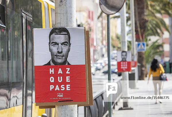 Las Palmas Gran Canaria Canary Islands Spain. 12th April 2019. Election posters adorn the streets of Las Palmas on the first day of campaigning. ahead of the general election in Spain on 28th April 2019. PICTURED: Campaign. poster for the current prime minister Pedro Sanchez of the PSOE party. Slogan says Haz Que Pase (make it happen).