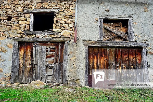 Rustic doors of Aoslos Madrid Spain
