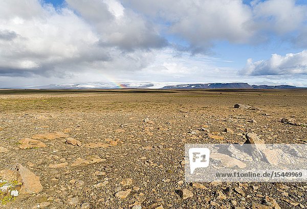 Landscape in the highlands of Iceland between Hofsjoekull (background) and Langjoekull. Europe  Northern Europe  Iceland  August.
