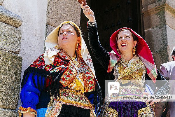 Woman dressed in clothing typical of Lagartera. Lagartera  Toledo  Castilla - La Mancha  Spain  Europe.