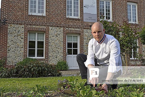 Pierre Caillet chef etoile du Restaurant Bec au Cauchois Valmont pres de Fecamp departement de Seine-Maritime region Normandie France/Pierre Caillet starred chef of the Restaurant Bec au Cauchois at Valmont near Fecamp Seine-Maritime department Normandy region France.