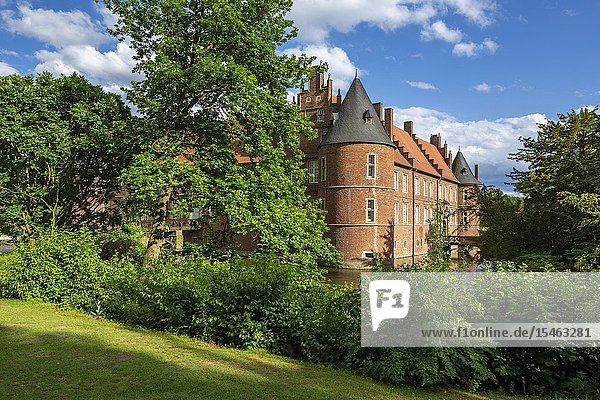 Herten D-Herten Ruhr area Westphalia North Rhine-Westphalia NRW moated castle Late Gothic moat ditch castle garden LWL Landschaftsverband Westfalen-Lippe state hospital of psychiatry welfare centre and day hospital in the castle