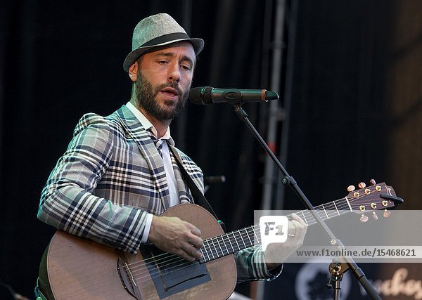 Madrid  Spain-July 16: Charlie Winston performs on stage at Noches del Botanico festival on july 16  2019 in Madrid  Spain (Photo by Angel Manzano)