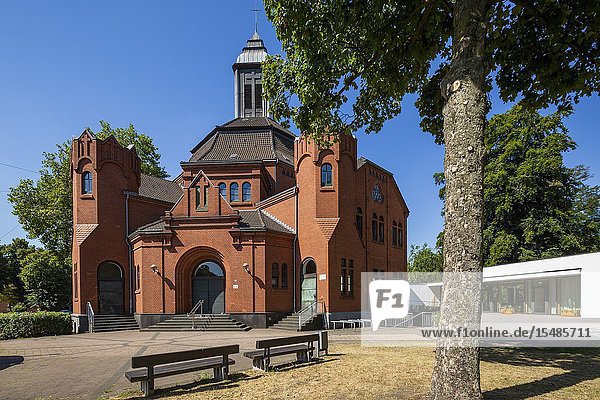 Oberhausen Lirich D-Oberhausen Ruhr area Lower Rhine Rhineland North Rhine-Westphalia NRW D-Oberhausen-Lirich Evangelic Paulus Church brick building belonging to Evangelic Emmaus Congregation Oberhausen *** Local Caption ***.