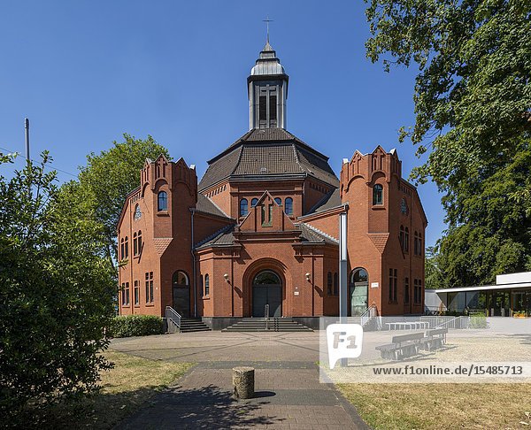 Oberhausen Lirich D-Oberhausen Ruhr area Lower Rhine Rhineland North Rhine-Westphalia NRW D-Oberhausen-Lirich Evangelic Paulus Church brick building belonging to Evangelic Emmaus Congregation Oberhausen *** Local Caption ***.