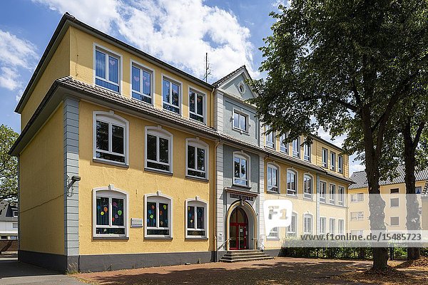 Oberhausen Styrum D-Oberhausen Ruhr area Lower Rhine Rhineland North Rhine-Westphalia NRW D-Oberhausen-Styrum school building Luise School basic education *** Local Caption ***.