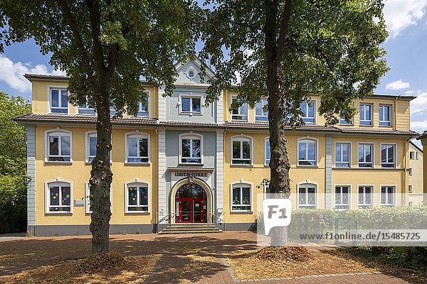 Oberhausen Styrum D-Oberhausen Ruhr area Lower Rhine Rhineland North Rhine-Westphalia NRW D-Oberhausen-Styrum school building Luise School basic education *** Local Caption ***.