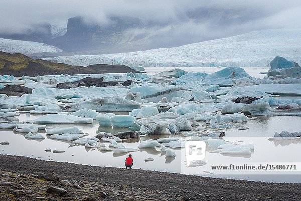 Fjallsarlon glacier lake at the south end of the Vatnajokull glacier in southeast part of Iceland.