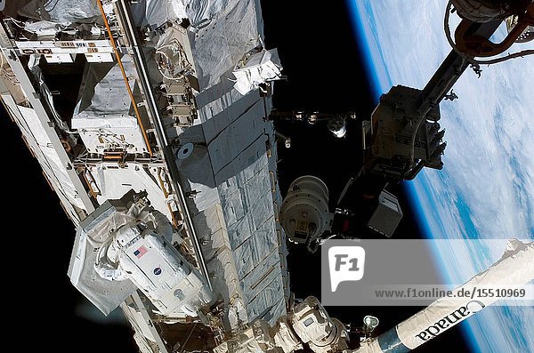 Astronaut Michael E Fossum Sts 121 Mission Specialist Removes The Trailing Umbilical System Reel Assembly Tus Ra From The S0 Truss On The International Space Station During The Mission S Second Session Of Extravehicular Activity