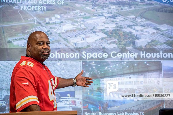Former NFL player Daryl Gaines (K.C> Chiefs) briefs a large group of former NFL players on the Johnson Space Center's (JSC) many missions during the JSC Super Bowl Tailgate event. Daryl is currently assistant to the Center Director of JSC and is a member of the JSC Super Bowl Committee collaborating between JSC and the Houston NFL Super Bowl Committee to plan joint activities for JSC participation in Super Bowl LI. Center Director Ellen Ochoa invited the former NFL players to JSC as part of our Super Bowl Live events. During the week before the Super Bowl the former players visited Mission Control and other JSC areas taking time to stop and give autographs and photo opportunities to JSC Staff members. NASA POTOGRAPHER Lauren Harnett.
