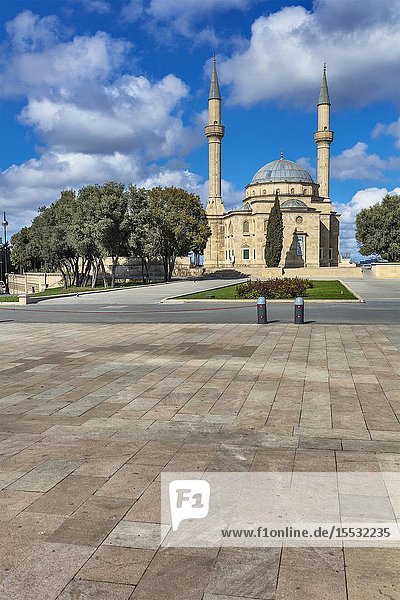 Sahidlar Xiyabani Mosque Mosque of the Martyrs Shahids Mosque Baku Azerbaijan.