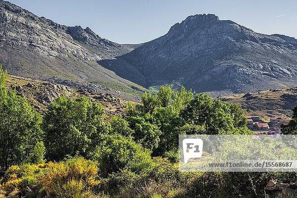 Knife pass and Goat cliff in Sierra Paramera at Navandrinal. Avila. Spain. Europe.