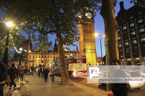 Big Ben and House of Parliament at dusk.