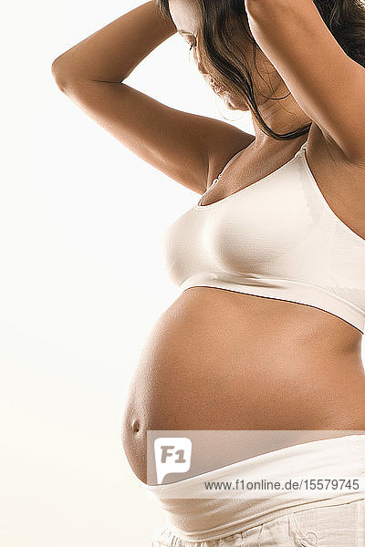Schwangere Frau  Mittelteil  Seitenansicht