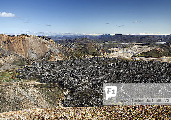 Island  Blick auf die vulkanische Landschaft