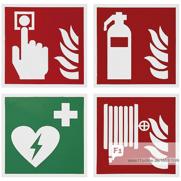 Anzeichen von Feueralarm und Defibrillator vor weißem Hintergrund  Nahaufnahme