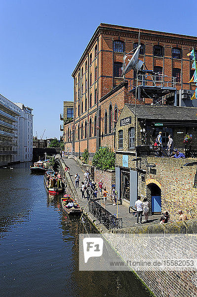 UK  London  Camden Town  Camden Market  Regent's Canal an der Schleuse Camden