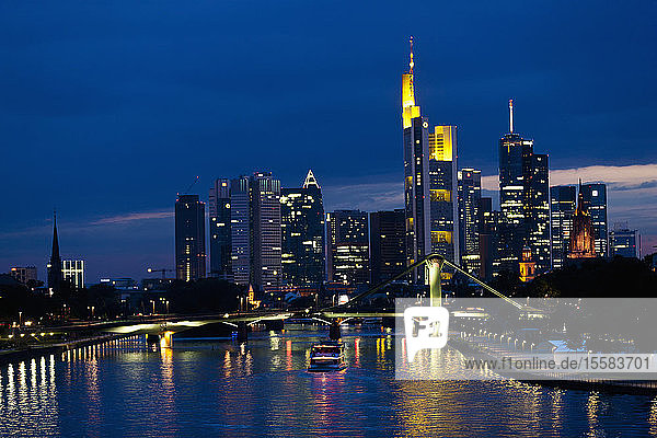 Deutschland  Frankfurt  Stadtansicht bei Nacht