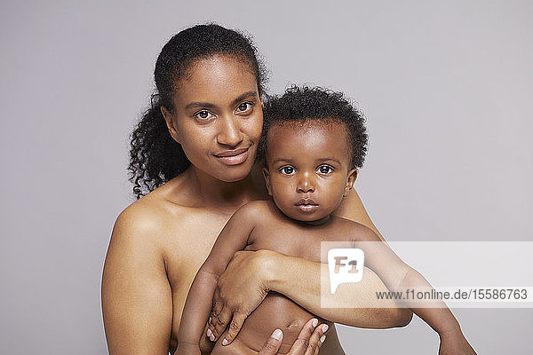 Porträt der Mutter und des kleinen Jungen
