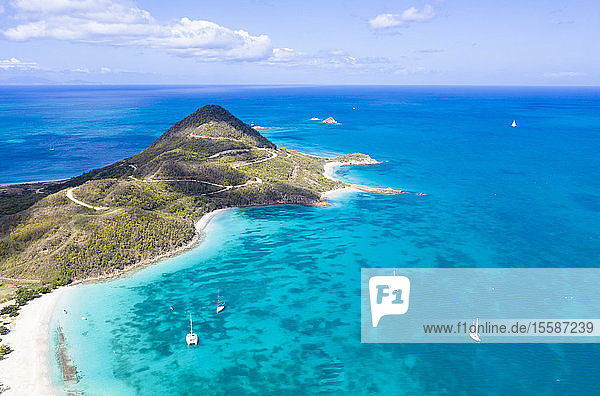 Luftaufnahme einer Drohne von Hermitage Bay und Pearns Point  Antigua  Antigua und Barbuda  Leeward-Inseln  Westindien  Karibik