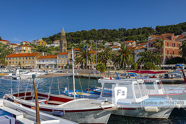 Stadt und Hafen von Hvar  Hvar  Dalmatinische Küste  Kroatien