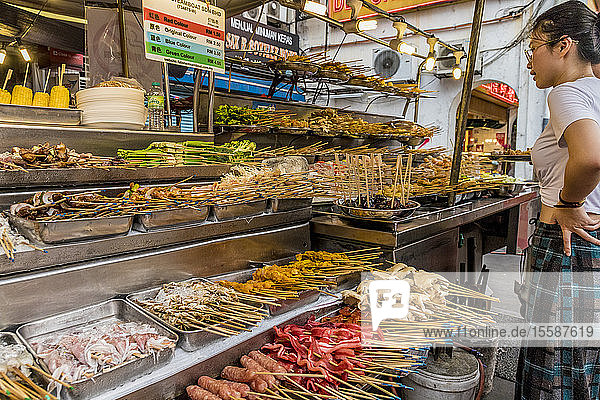 Lokaler Lebensmittelmarkt in Chinatown in Kuala Lumpur  Malaysia  Südostasien
