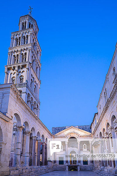 Beleuchteter Diokletianpalast  UNESCO-Weltkulturerbe  Split  Dalmatinische Küste  Kroatien