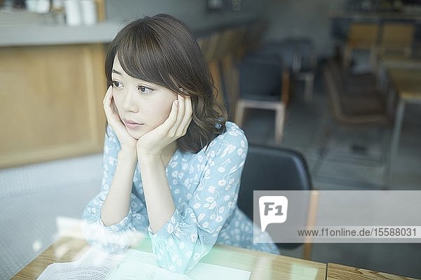 Porträt einer jungen Japanerin