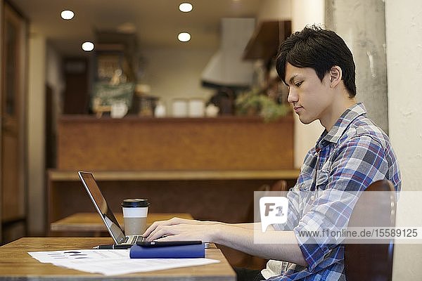 Young Japanese man at a cafe