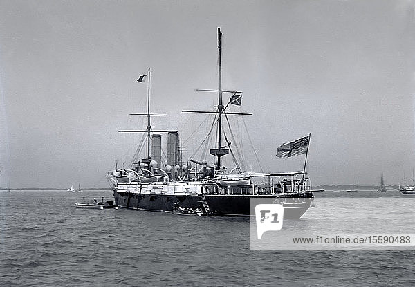 Negativ um 1900  viktorianische Ära. HMS Australia 'Orlando' Klasse  Kreuzer zweiter Klasse (mit Gürtel). Klasse von sieben Schiffen  fertiggestellt 1888-1890  Spithead Naval Review 1902.