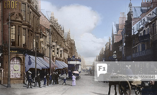 Postkarte um 1900  viktorianisch/edwardianisch  Sozialgeschichte. Fußgänger auf der King Street und im Stadtzentrum; South Shields  Tyne and Wear  England