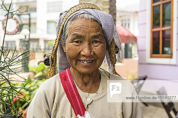 Porträt einer älteren Frau vom Stamm der Tanuu; Taungyii  Staat Shan  Myanmar