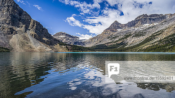 Bow Lake in den Rocky Mountains des Banff National Park entlang des Icefield Parkway; Improvement District No. 9  Alberta  Kanada