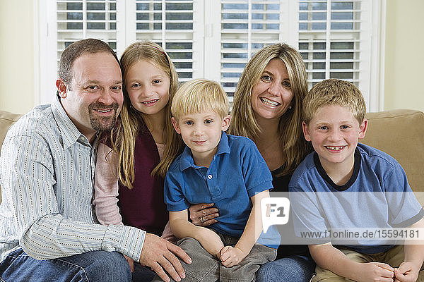 Porträt einer glücklichen Familie.