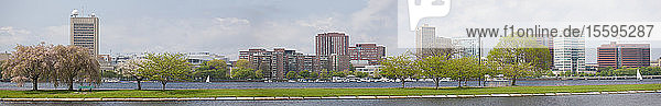 Stadt von der Esplanade aus gesehen  Kendall Square  Cambridge  Middlesex County  Massachusetts  USA