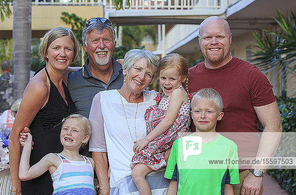 Porträt einer glücklichen Mehrgenerationenfamilie