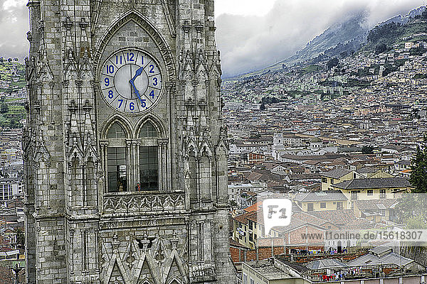 Ecuador  Quito  Kirchtürme der Basilika des Nationalen Gelübdes