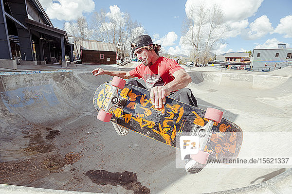 Eskimo Joe  skateboarding  big bowl air