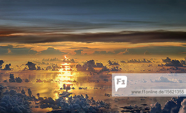 Sonnenfinsternis über dem Südchinesischen Meer im Mai 2012  Südchinesisches Meer  Palawan  Philippinen