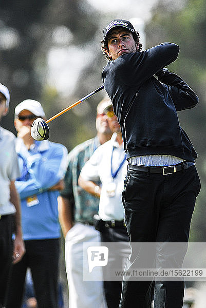 Adam Scott schlägt in Torrey Pines in San Diego  Kalifornien  während der U.S. Open ab.