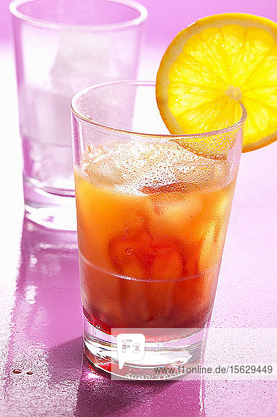 Tequila Sunrise mit Zitronen-  Orangensaft und Grenadine