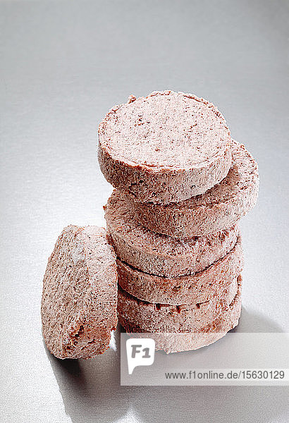 Gestapelte tiefgefrorene Hamburger Patties