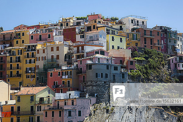 Stadtbild von Manarola  Ligurien  Cinque Terre  Italien