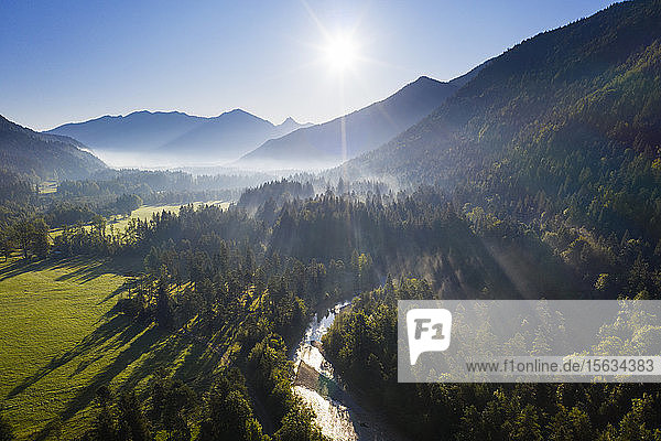 Deutschland  Bayern  Jachenau  landschaftlich reizvolle Berglandschaft