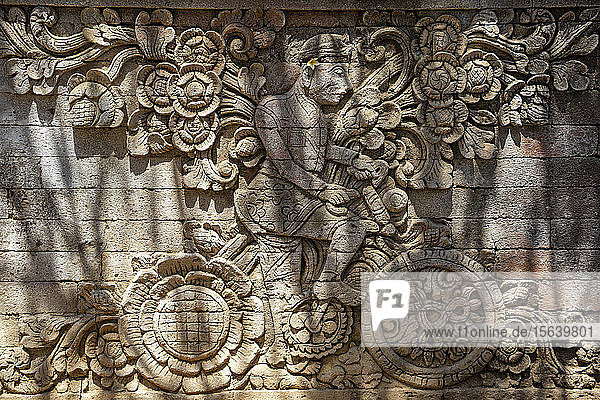 Flachrelief im Pura Meduwe Karang-Tempel; Bali  Indonesien
