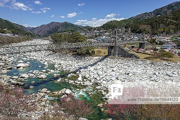 Momosuke-Brücke über den Fluss Kiso  Nagiso  Kiso-Tal  Nagano  Japan  Asien