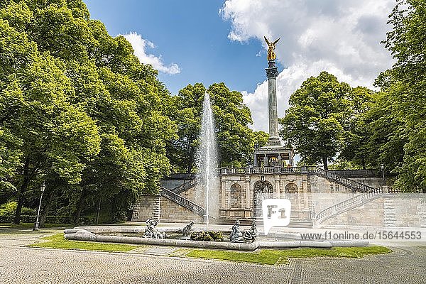 Friedensengel mit Springbrunnen an den Maximiliansanlagen  München  Oberbayern  Bayern  Deutschland  Europa