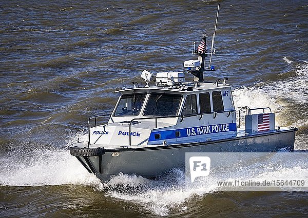Polizeiboot auf dem Hudson River  Polizei  U.S. Park Police  New York City  New York  USA  Nordamerika